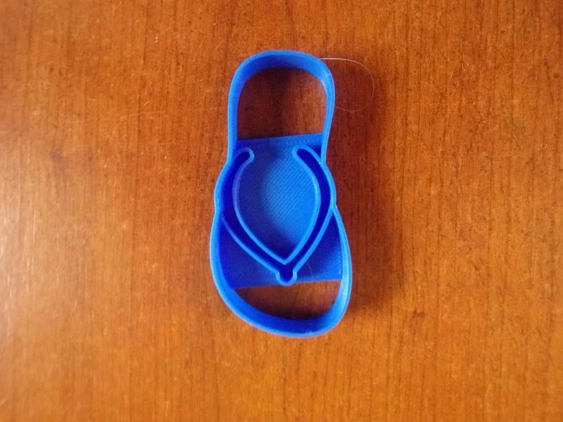 emporte pièce chaussure tong imprimé 3D PLA environ 7 x 3,4 x 1 cm
